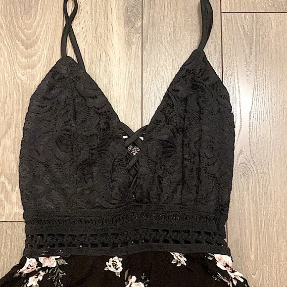 Woman’s or Teens Floral Shorts Jumper - Picture 2 of 7